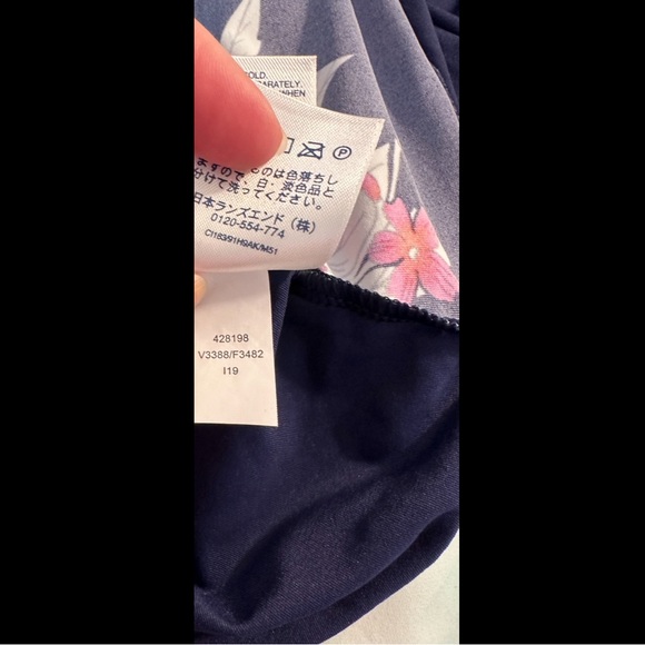 New LANDS’ END Rash Guard Shirt Deep Sea Blossom Floral Crew Neck Ling Sleeve - Picture 10 of 11